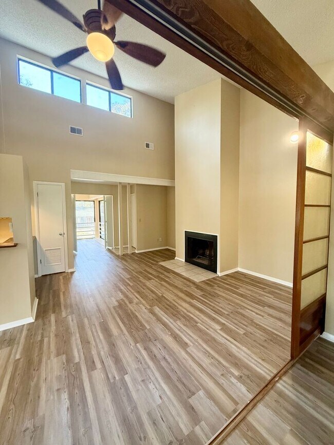 Building Photo - Remodeled!! Close to Shopping, VA Hospital and Hilaman Golf Course!