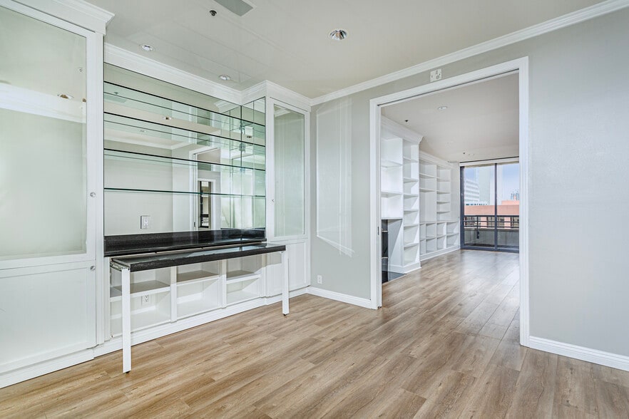 2nd bedroom, office, - 700 Front St