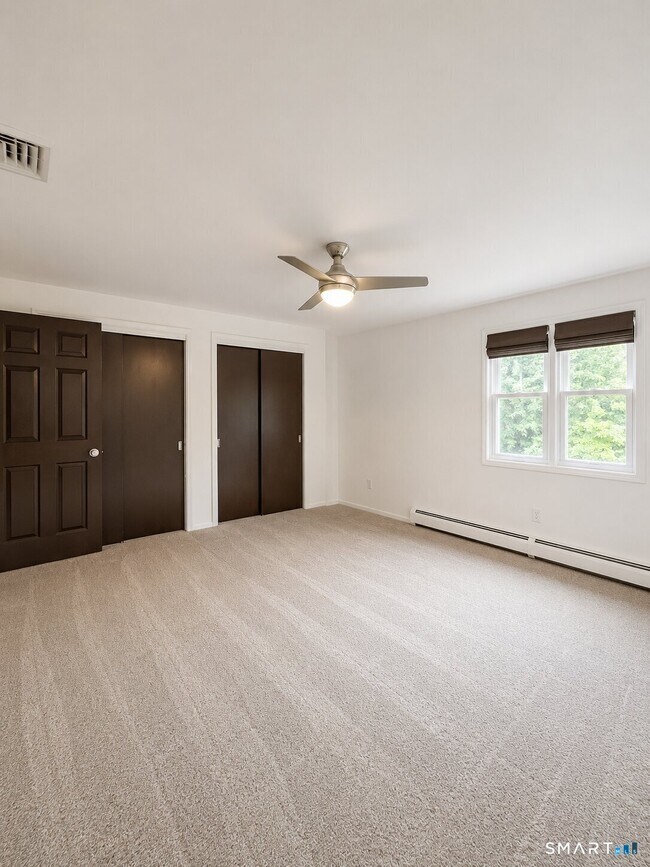 Building Photo - 10 Evergreen Pl