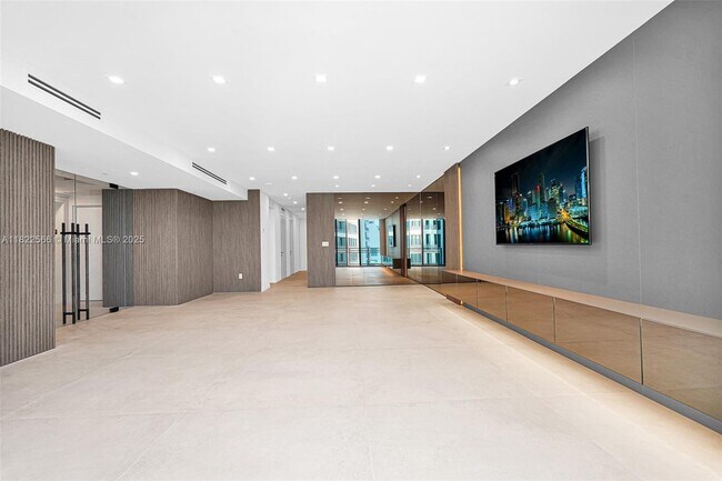 Building Photo - 3535 S Ocean Dr