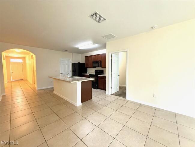 Building Photo - 902 SE 31st Terrace