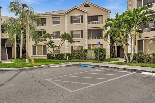 Building Photo - 2820 N Oakland Forest Dr