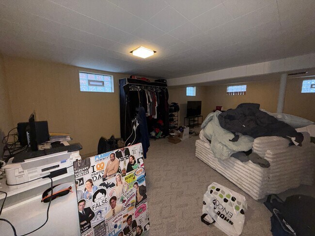 Building Photo - 7147 Bluecrest Dr