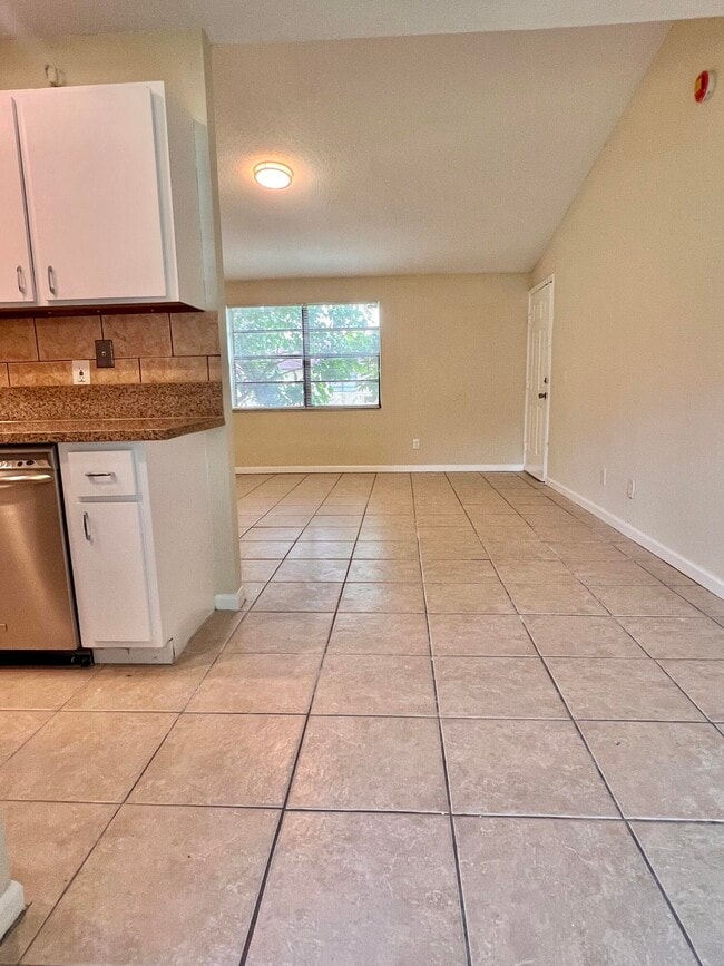 Building Photo - 423 Glenwood Dr