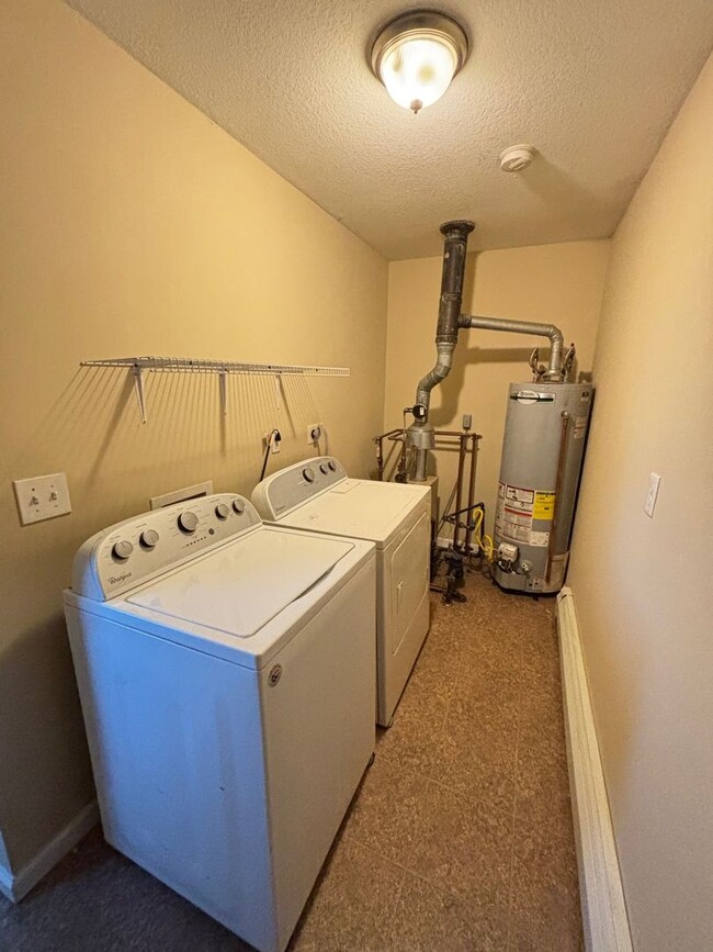 Building Photo - 1203 N Coler Ave