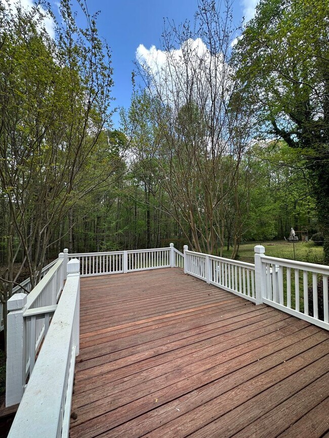 Building Photo - Move-In ready 3-bedroom 2-bathroom house on the Eastside
