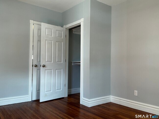 Building Photo - 518 High St