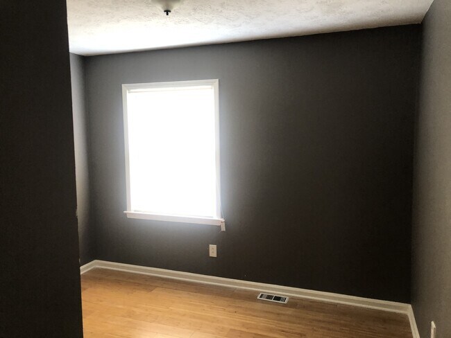 Building Photo - 222 Hedgewood Ct