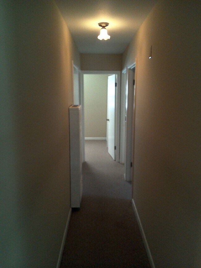 Building Photo - **UPCOMING**East Columbus 3 bedroom/1 bath...