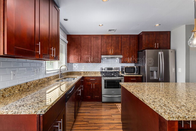 Building Photo - 4508 N 15th Ave
