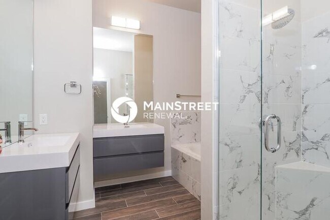 Building Photo - 3 Bedroom Pet-Friendly Home in Oklahoma City, OK with Main Street Renewal