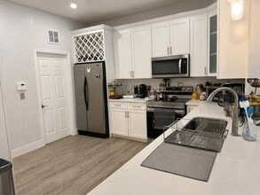 Building Photo - 5813 Eagle Cay Ln