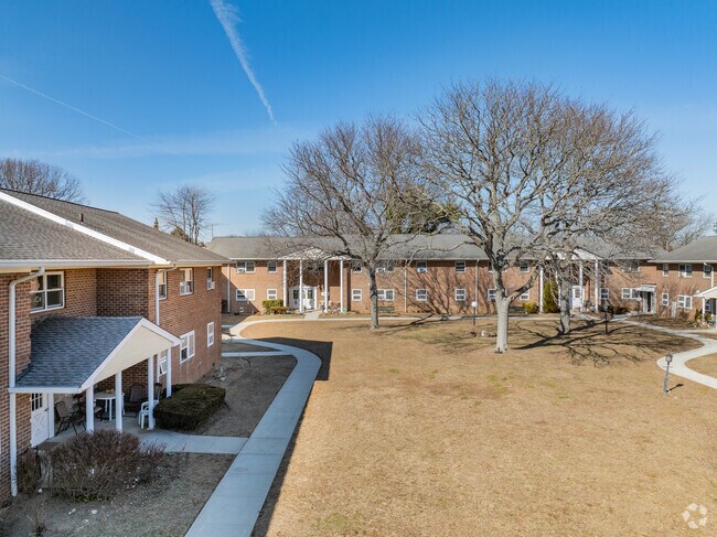 Building Photo - Eastover Gardens