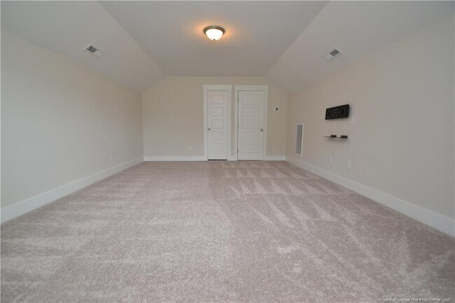Building Photo - 2129 Seneca Dr