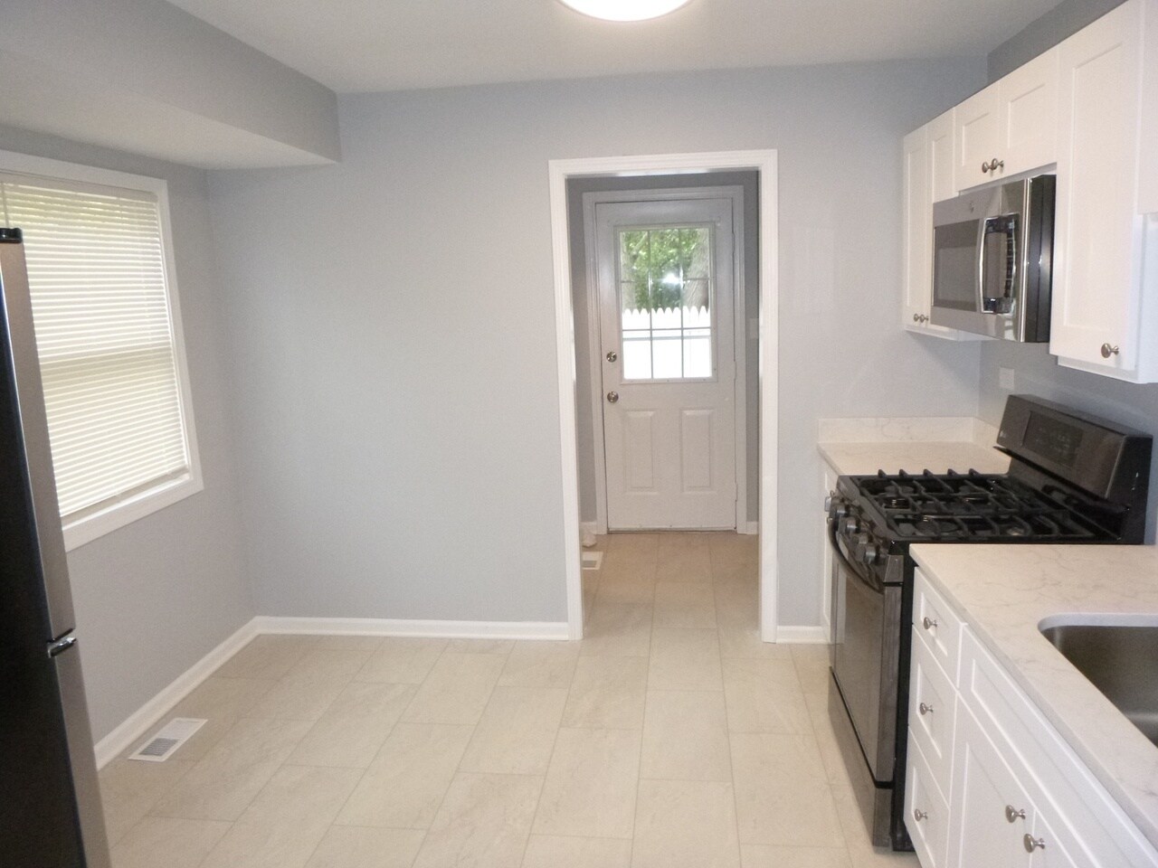 Building Photo - 305 Four Winds Way