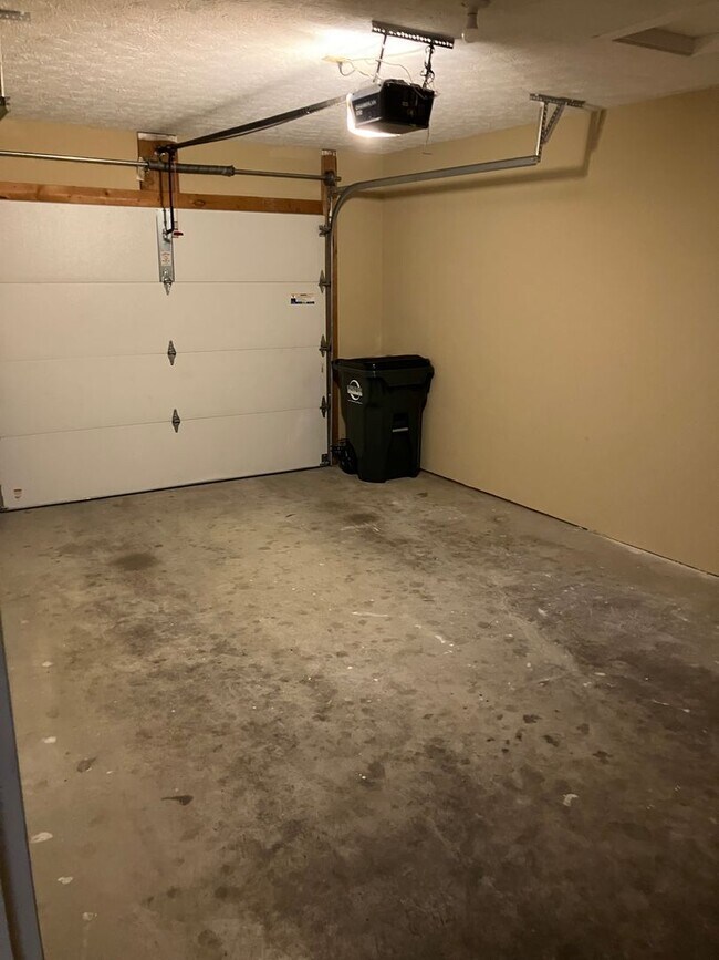 Building Photo - 1046 Laurel Tree Ct