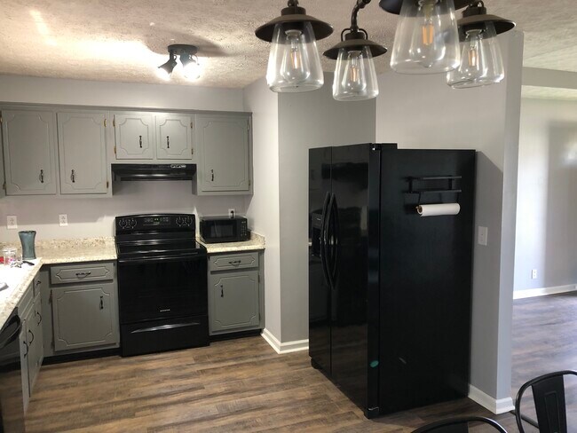 Building Photo - 3435 Sandpiper Dr