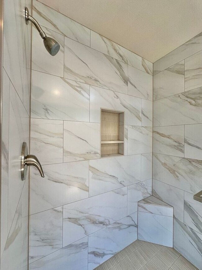 Building Photo - Spacious Flint Home on a Corner Lot with Stunning Primary Suite