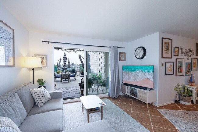 Building Photo - 1 Bedroom + 1 Bathroom Condo | Channel Islands HOA | Oxnard | Monthly Furnished Rental