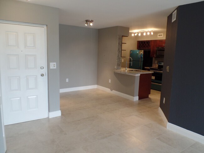Building Photo - 2820 N Oakland Forest Dr