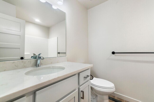 Building Photo - 392 Rock Dove Loop