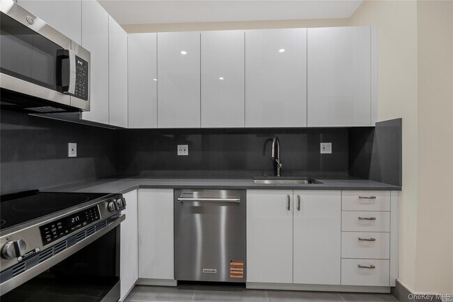 Building Photo - 26 Pondfield Rd W