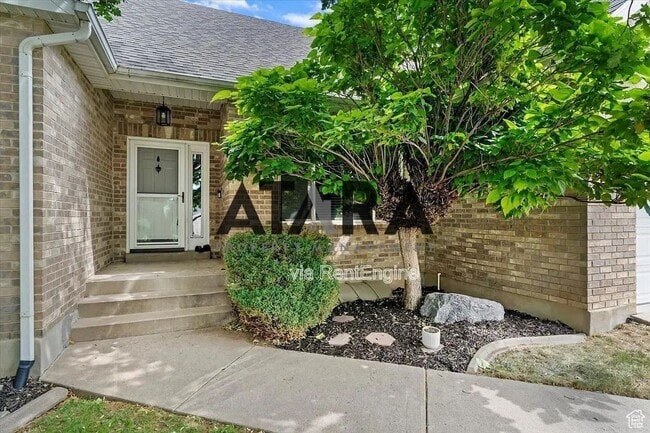 Building Photo - 154 W 1100 N