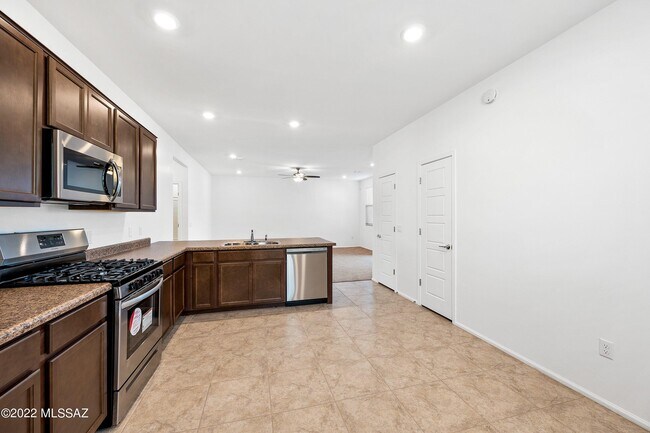 Building Photo - 6330 S Crescent Peak Dr