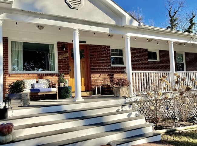 Primary Photo - 2739 Woodley Pl