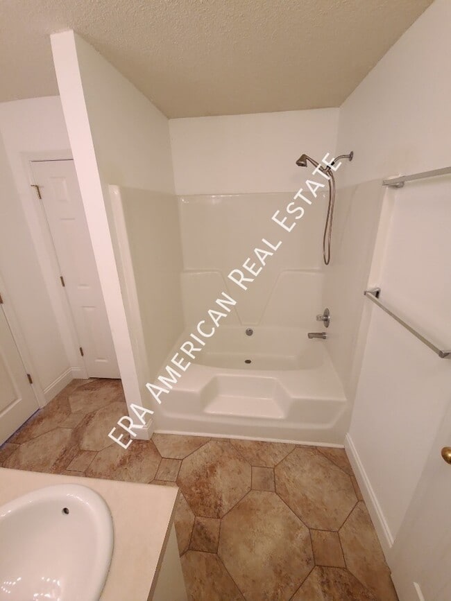 Building Photo - 1608 Ella Ruth Dr