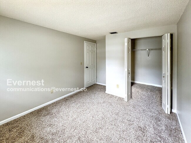 Building Photo - 14714 Oak Vine Dr