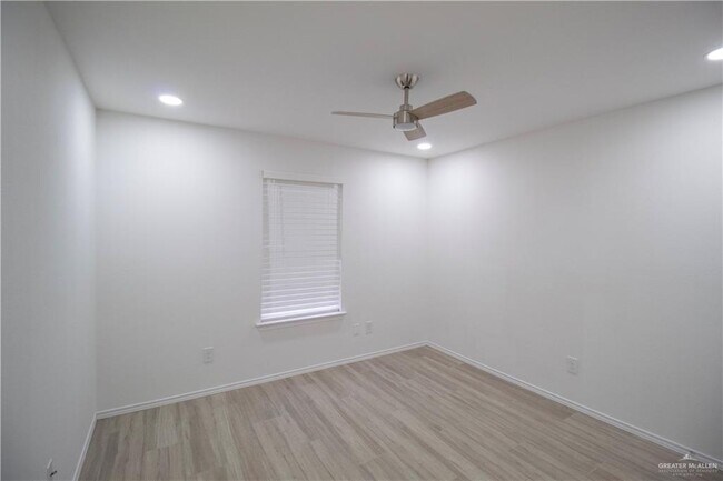 Building Photo - 18 Umbrellabird Ave