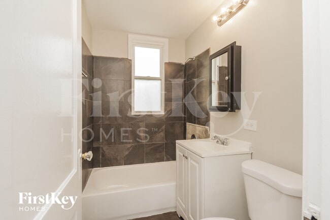 Building Photo - 14522 S Short St