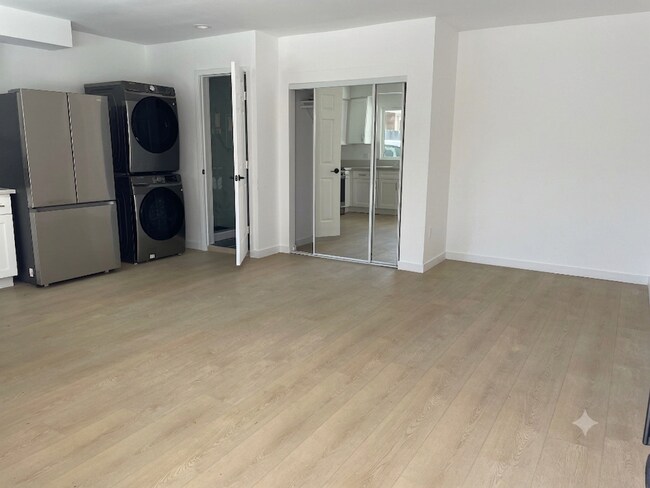 Building Photo - Brand New Thai Town Studio w/ All Utilities Included!