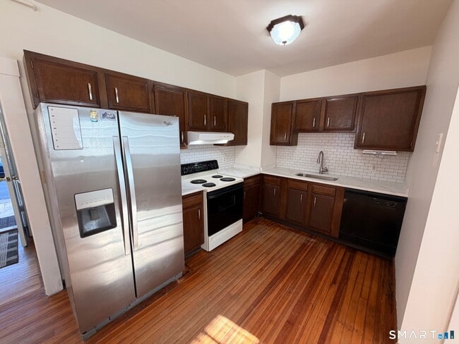 Building Photo - 10 Short St