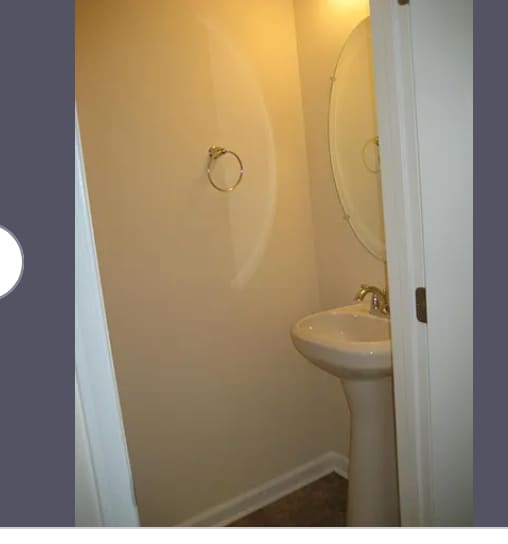 Powder room - 112 Ridgemont Dr