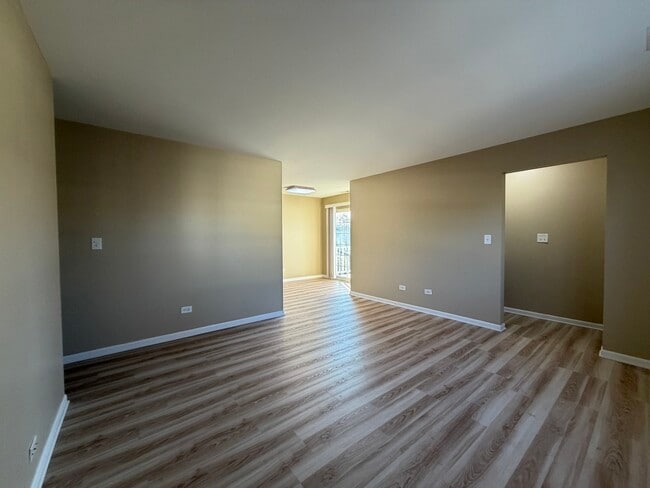 Building Photo - 1311 Fall Ct