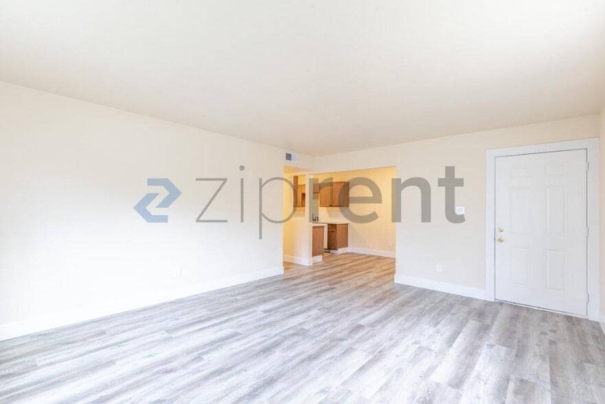 Building Photo - 4561 Ashcroft Ave