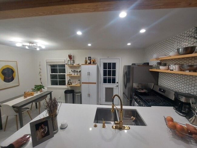 Building Photo - 1850 Portsmouth St