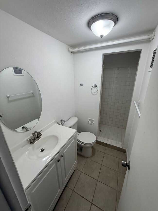 Building Photo - 3 bedroom Now Available in Anschutz Medica...
