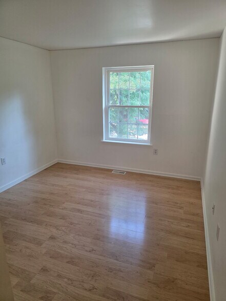 Building Photo - 131 Freedom Ct