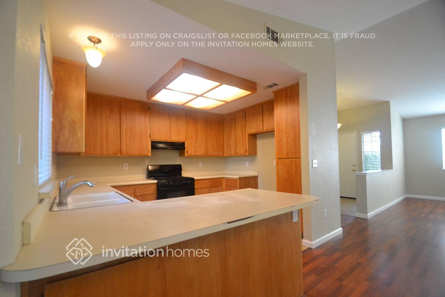 Building Photo - 303 Hampshire Ct