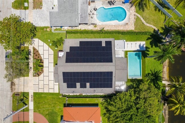 Building Photo - 2560 NE 199th St