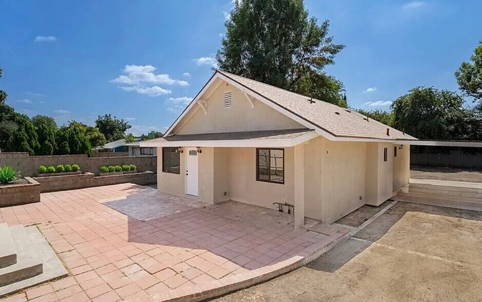 Building Photo - 10824 Foothill Blvd