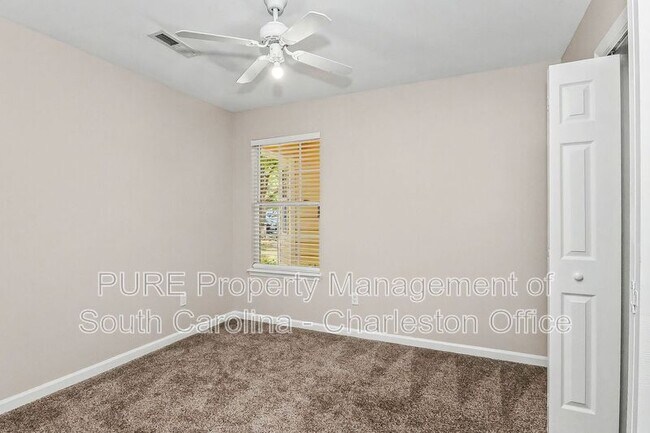 Building Photo - 3372 Wayland Dr