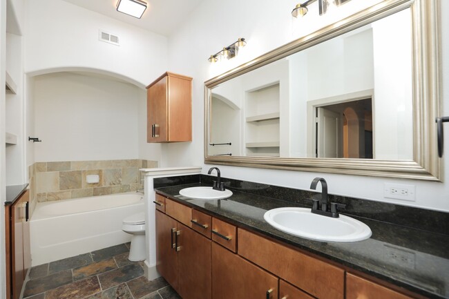 Building Photo - 1901 Post Oak Blvd