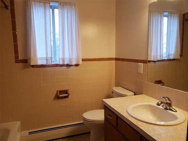 Building Photo - 17 Coventry Rd