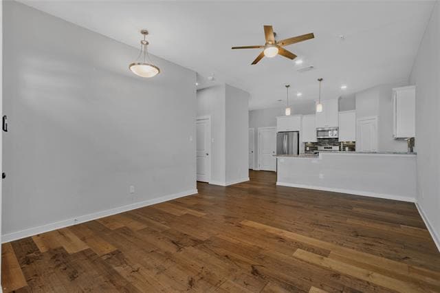 Building Photo - 5979 Rivendell Dr