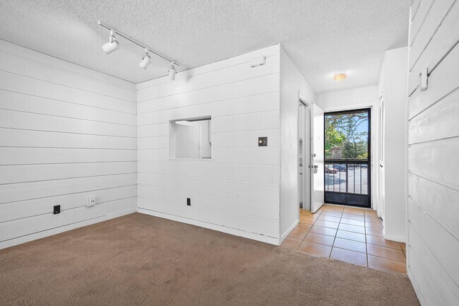 Building Photo - 2050 Oleander Blvd