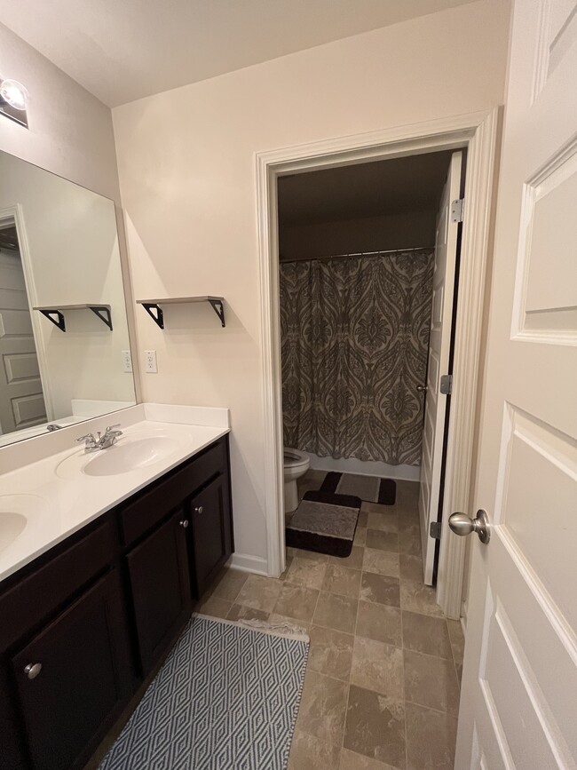 Building Photo - 1323 Weedon Dr